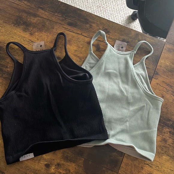 ACTA crop workout shirts - Picture 2 of 2